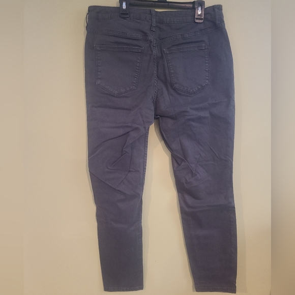🏷3/$15🏷 Universal Thread 4 Button Stretch Skinny Jean - 12 - Picture 2 of 4